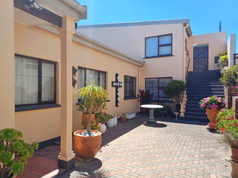 4 Bedroom Property for Sale in Reebok Western Cape